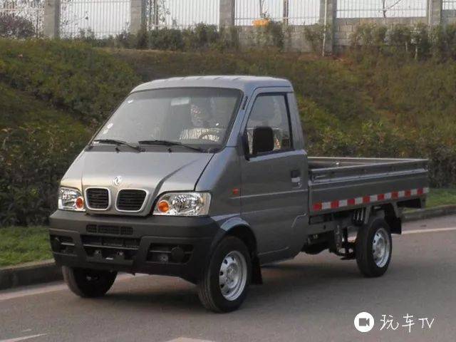 其实除了我们最熟知的大货车和小面包,有故事的就属东风风行了.