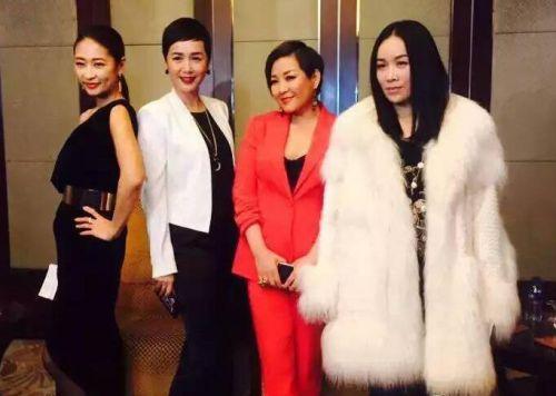 那英李静蒋雯丽梁静相聚 女人帮闺蜜狂拍合影(图)