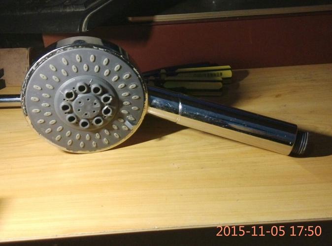 如何拆开这个花洒 堵啦