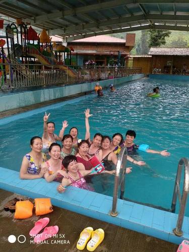 难忘同学情,同学们相聚在弥渡白总旗润泽温泉(2018/9