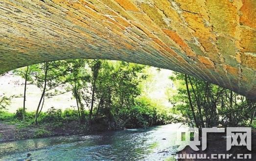 重庆忠县黄金镇凉泉村小桥流水别有洞天