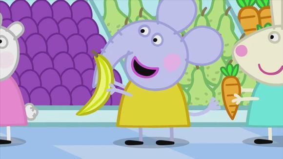 小猪佩奇:小朋友都来超市了,挑选自己喜欢的水果,真是有趣呢