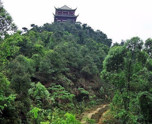金鳌山上的金鳌寺 另一条是中梁山健康温泉游精品线路