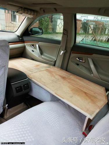 看三厢丰田凯美瑞如何改装成为床车