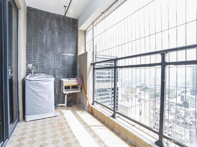 133平米大三房简约风格阳台现代简约阳台设计图片赏析