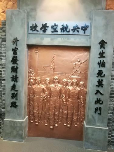 有幸和好朋友老李去杭州战友同学餐会 并参观了他服役多年的杭州笕桥