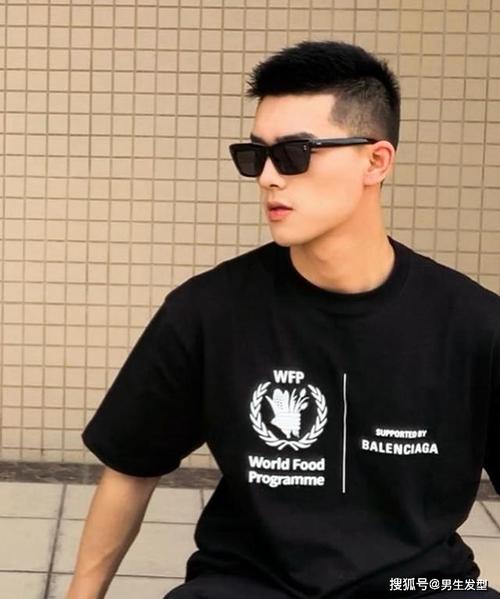 男生"锅盖头"发型过时了,夏天适合留这4款,简单干净显帅气