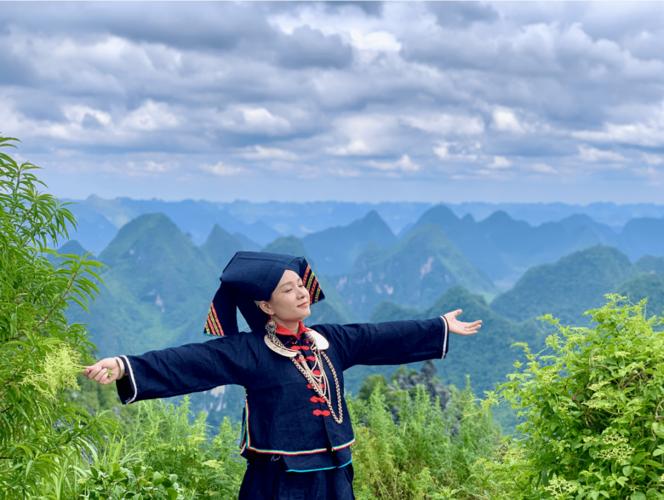 图文:黄麒蓉 模特:韦肖 景区:那坡县城厢弄底村弄表屯,那坡县黑衣壮