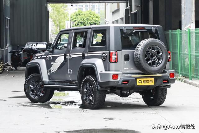 2022款北京bj40环塔冠军版在外观方面,延续了bj40经典的设计元素