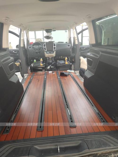 奔驰商务车奔驰威霆改装升级游艇木地板让你光脚体验木地板的高级整洁