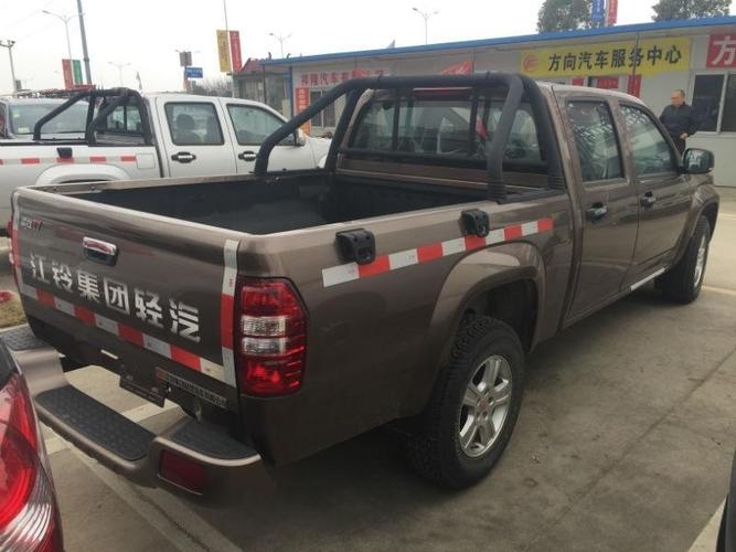 江铃骐铃t7两驱柴油豪华版棕色