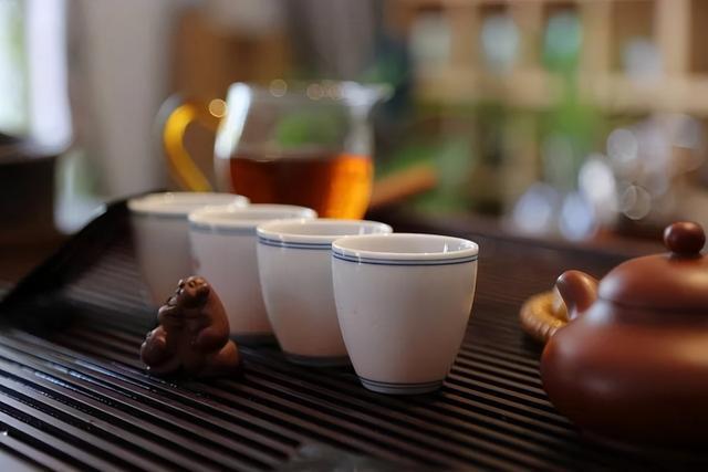 赏读一茶一书一知己不负岁月不负卿