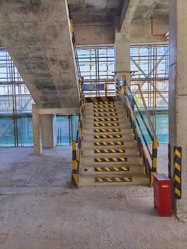 工具式楼梯防护栏杆,踢脚板,楼梯棱角保护,警示标示