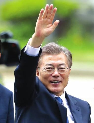 日发表声明说,文在寅上任后第一件事就是与韩国联合参谋本部议长李淳