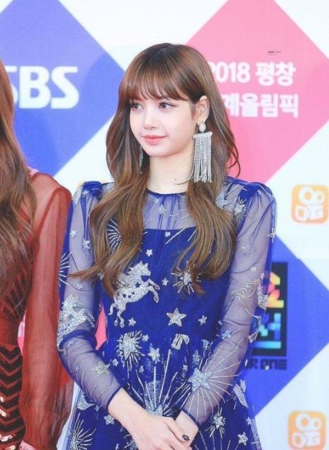 韩国人气女团lisa,时尚圈最受欢迎的女星,穿搭堪称时尚教程