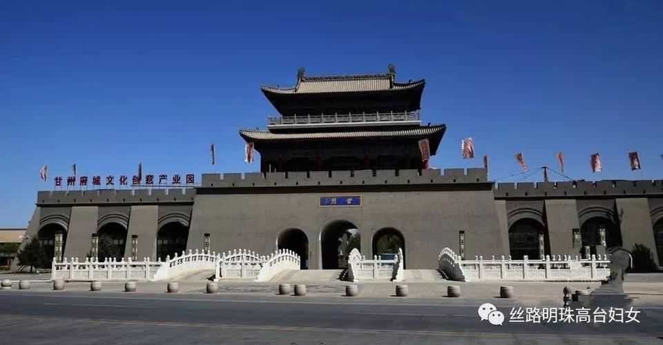 由张掖新天地影像文化创意中心在甘州府城为参加活动的家庭免费拍摄