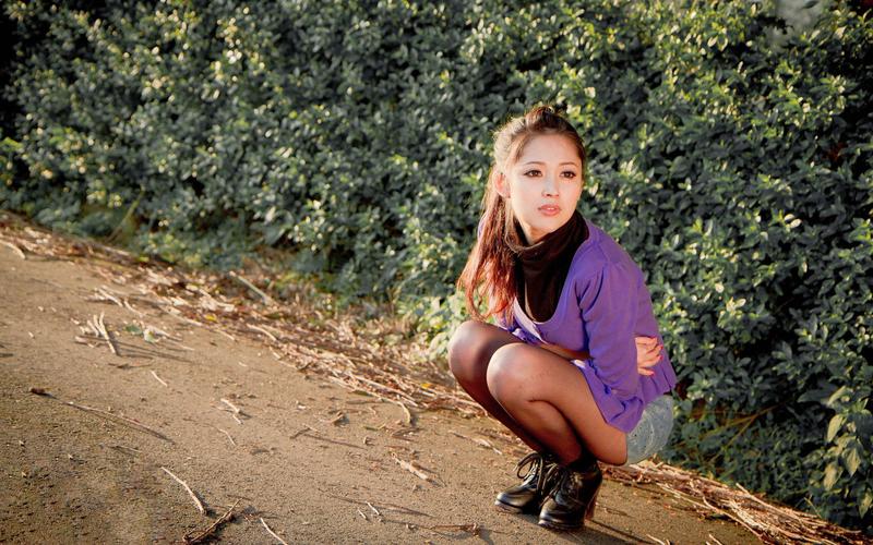 精选性感的养眼美女户外唯美写真桌面壁纸高清下载
