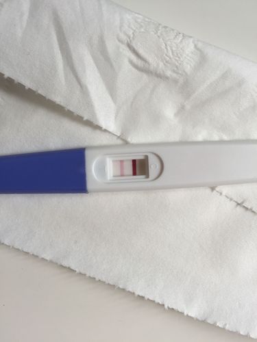 验孕棒一深一浅,是怀孕了吗?