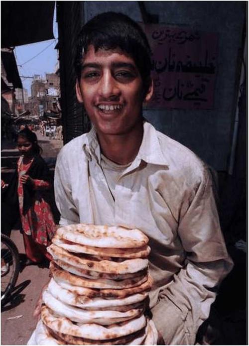 还记得那个冒充中国人的日本人如今又带人去巴基斯坦骗吃骗喝