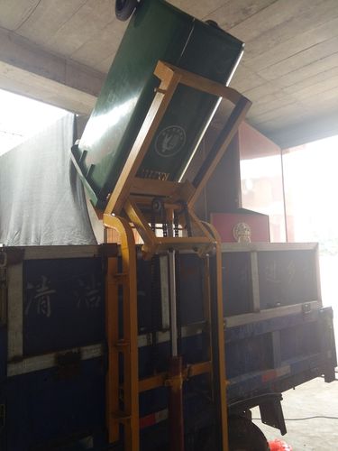 拖拉机改装垃圾桶提升机