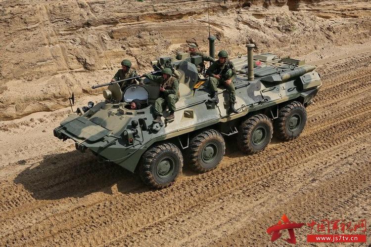组图:全地形制霸 俄军部队换装btr-82a装甲车