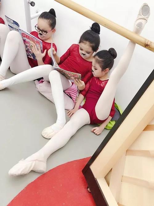 【春晚特辑】包头大剧院少儿芭蕾舞团恭祝全市人民狗年旺旺旺