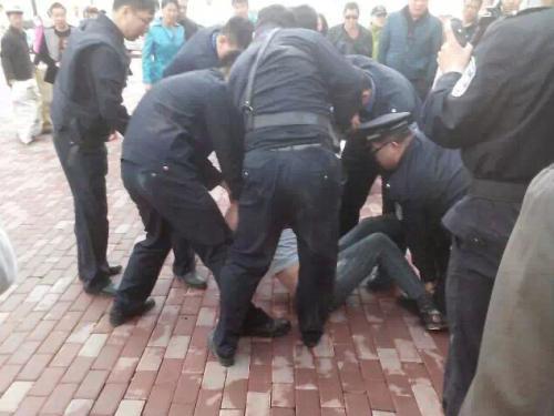 哈尔滨市阿城区发生伤人事件 女网管被男友刺伤生死不明