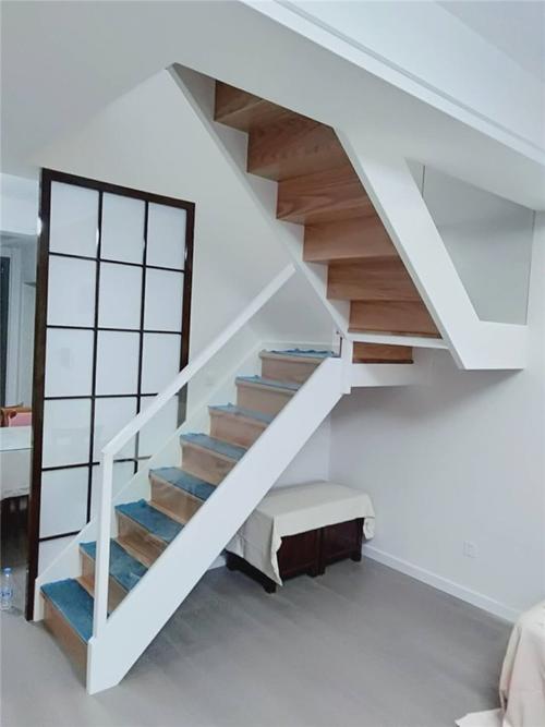 上海实木定制阁楼别墅复试家用办公玻璃踏步板水泥基础扶手木楼梯