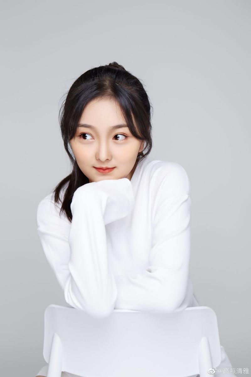 高照清雅 穿白色衣服的清雅来啦[鼓掌][鼓掌]#裙子剪刀布高照清雅