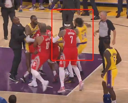 多图回顾火箭湖人斗殴!英格拉姆挑事 出黑拳 保罗隆多激烈互殴