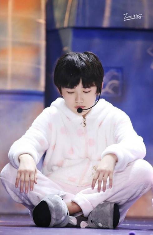 宋亚轩超级神仙的壁纸小海螺们有没有觉得芽芽的笑很治愈