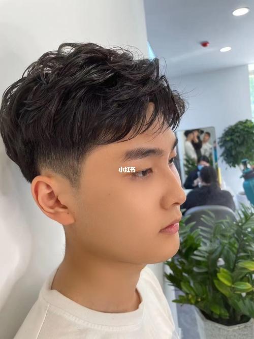 韩式三七纹理烫,对于这颜值,我只能说帅._纹理烫_时尚_发型