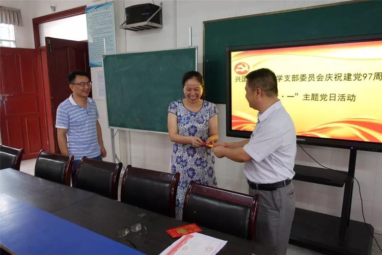 学习中保持先进行动中践行先进