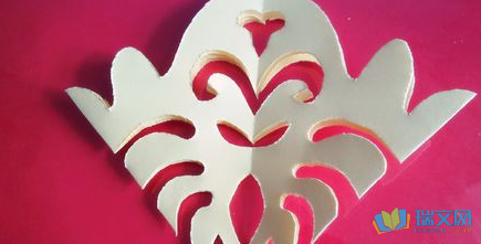 新年窗花剪纸步骤