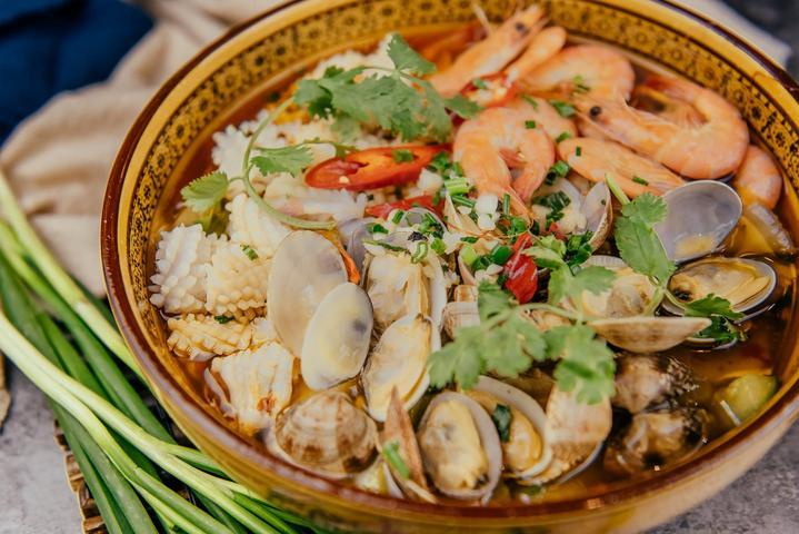 海鲜大烩菜,好吃得很,心满意足.