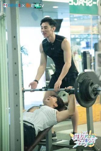 哎呀好身材张天爱压抑痛哭凌潇肃大秀胸肌2