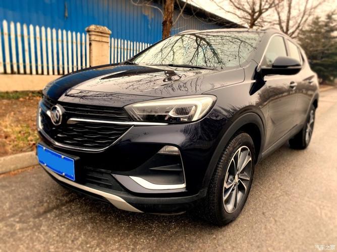 日蚀蓝,名字就特殊,颜色也确样,平常看起跟黑色车样,但线时候,你就会