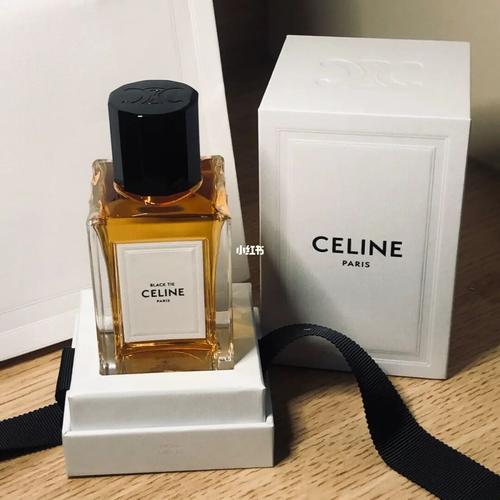 观望了好久 终于入了celine高定香水! 连瓶子都好看