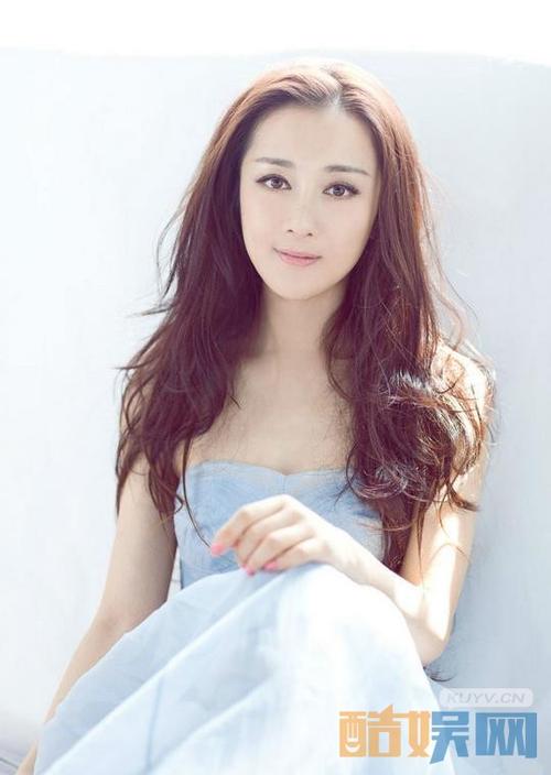 李依晓长发写真