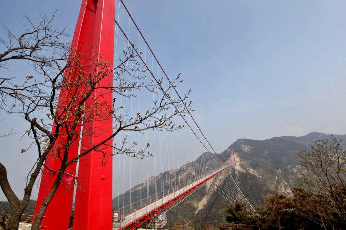 世界最大跨度人行索桥——沂蒙山银座天蒙旅游区人行索桥