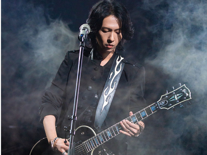 上综艺燃爆全场40岁仍荷尔蒙爆棚张淇凭啥成黑豹最年轻主唱