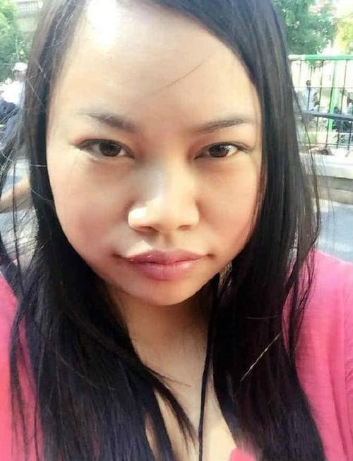凤姐"被封微博"后现身美国地铁,满脸油光,身材臃肿似大妈!
