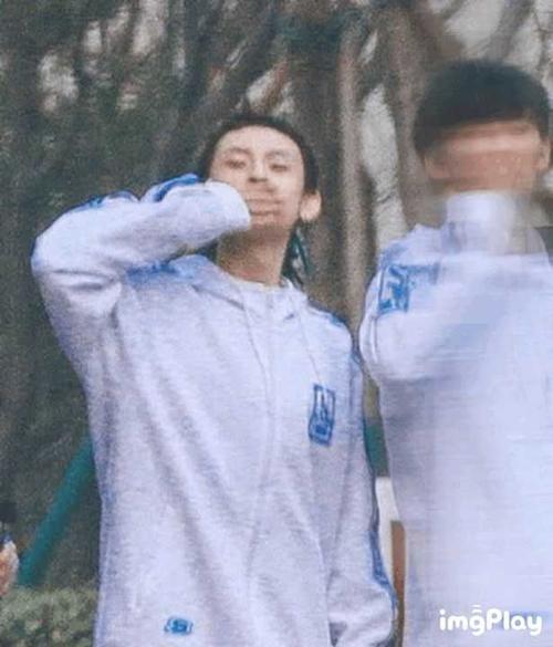 你认为小鬼王琳凯长的怎么样?
