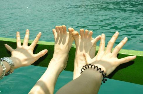 张开双手双脚来拥抱大海和阳光!