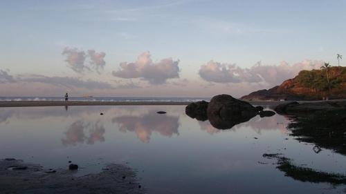 静水流云深处,高清壁纸,风景图片-回车桌面