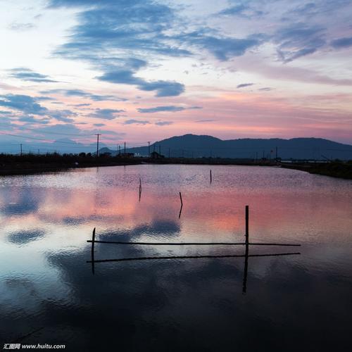 涵虚,读音hán xū,汉语词语,基本意思为水映天空,指天倒映在水中.