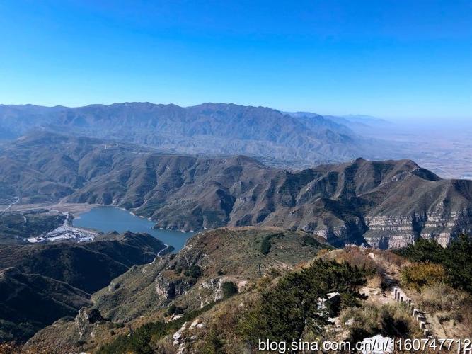 山顶上远眺