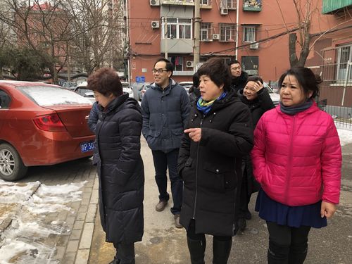 街道办事处副主任王海玲,六里屯街道纪检监察科科长崔婕的带领下,来到