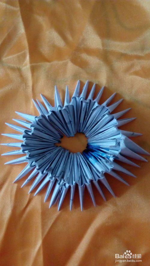 用废纸制作插笔筒