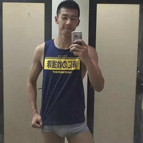 舔屏专场丨排球体育生宿舍内裤自拍